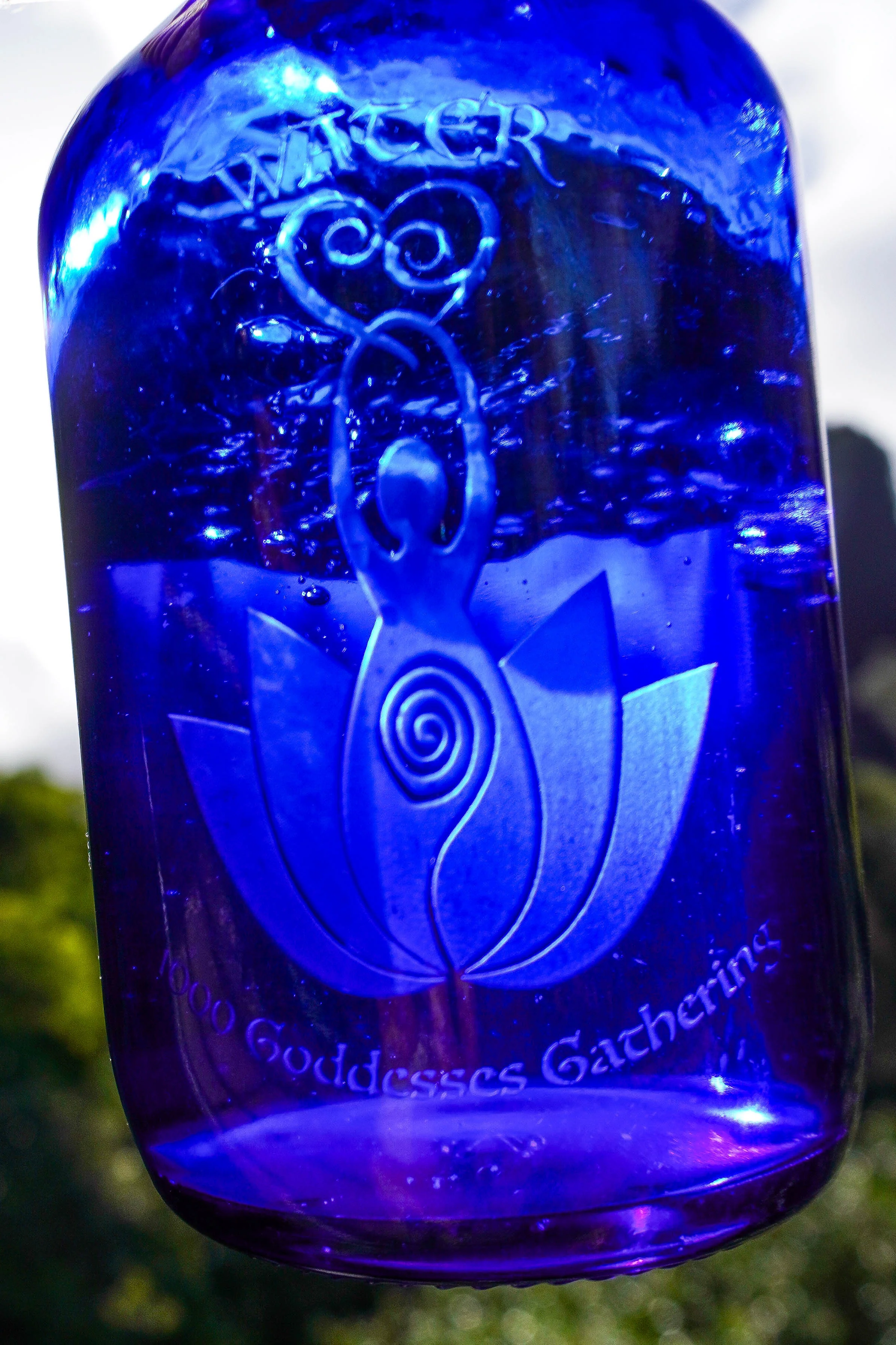 1000 Goddesses Gathering Water Love
